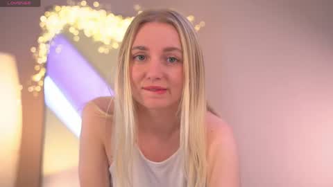 Snapshot of beckyissweetie chatting on 05.18.26 beckyissweetie online show from 05.18.26