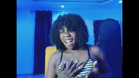 bee_baby1 online show from 11.06.25