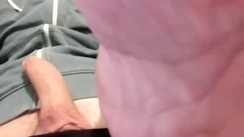 Snapshot of beeboysama chatting on 10.07.25 TheBee online show from 10.07.25