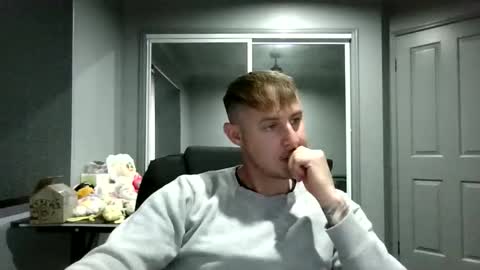 Snapshot of beelzebubxo chatting on 10.14.25 beelzebubxo online show from 10.14.25