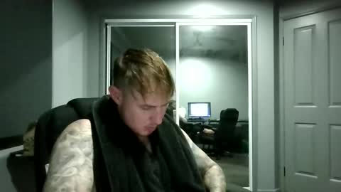 Snapshot of beelzebubxo chatting on 10.18.25 beelzebubxo online show from 10.18.25