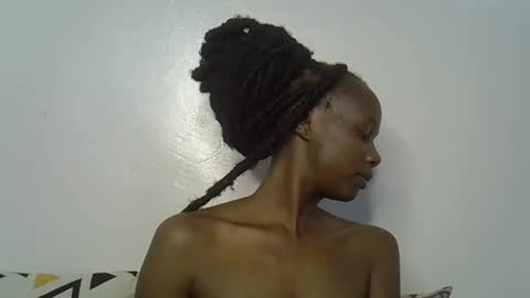 Snapshot of beeswee chatting on 12.20.24 beeswee online show from 12.20.24