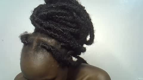 Snapshot of beeswee chatting on 12.21.24 beeswee online show from 12.21.24