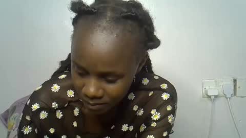 Snapshot of beeswee chatting on 12.23.24 beeswee online show from 12.23.24