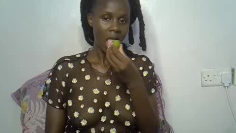 Snapshot of beeswee chatting on 12.23.24 beeswee online show from 12.23.24