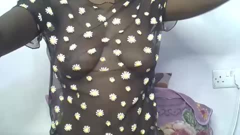 Snapshot of beeswee chatting on 12.25.24 beeswee online show from 12.25.24