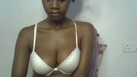 Snapshot of beeswee chatting on 12.26.24 beeswee online show from 12.26.24