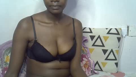 Snapshot of beeswee chatting on 12.27.24 beeswee online show from 12.27.24