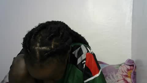 Snapshot of beeswee chatting on 01.15.25 beeswee online show from 01.15.25