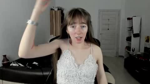 Snapshot of bekkareyes chatting on 11.20.25 bekka online show from 11.20.25