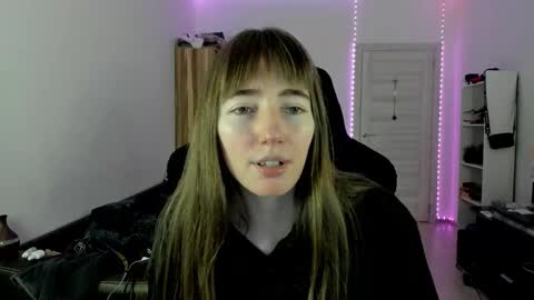 Snapshot of bekkareyes chatting on 11.26.25 bekka online show from 11.26.25