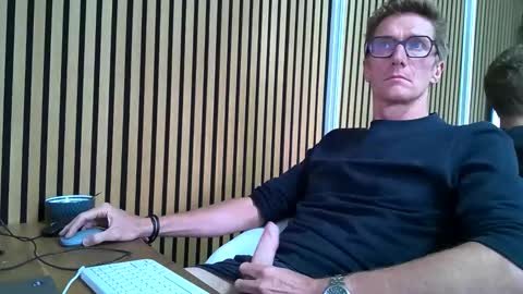 Snapshot of belami_france chatting on 09.18.25 SexFriendFrance online show from 09.18.25
