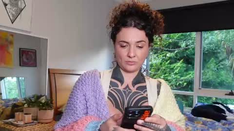 Snapshot of belen_osqura chatting on 06.25.26 Alt Aussie online show from 06.25.26