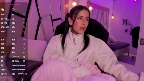 Snapshot of belinda_ws chatting on 01.24.25 Bella online show from 01.24.25