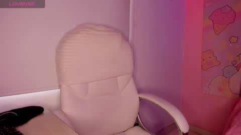 Snapshot of belinda_ws chatting on 01.27.25 Bella online show from 01.27.25