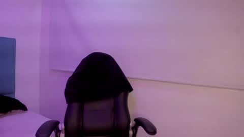 Snapshot of belinda_ws chatting on 09.26.25 Bella online show from 09.26.25