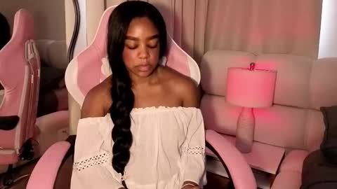 Snapshot of belkis_mills chatting on 11.18.25 Belkis online show from 11.18.25