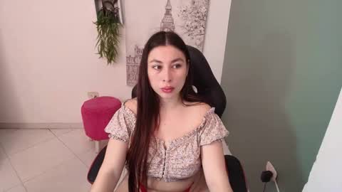 Snapshot of bella_99x chatting on 11.19.25 Bel 3 online show from 11.19.25