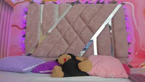 Snapshot of bella__sweets chatting on 02.23.26 Melanie online show from 02.23.26