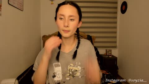 Snapshot of bella__w chatting on 12.03.24 Zia online show from 12.03.24