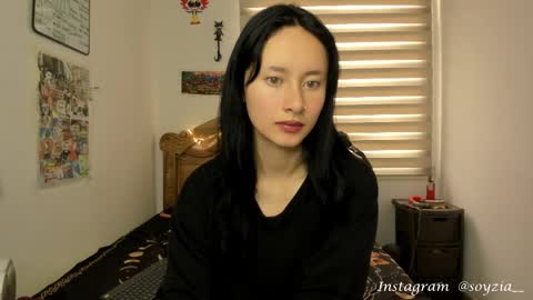 Snapshot of bella__w chatting on 02.22.25 Zia online show from 02.22.25