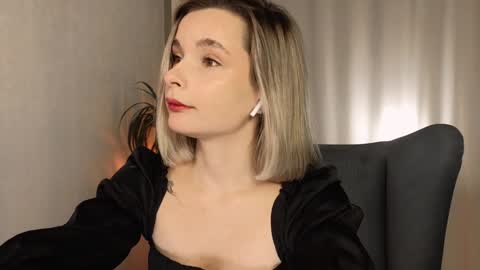 Snapshot of bella_alita chatting on 12.25.24 lita online show from 12.25.24