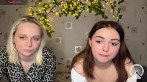 Snapshot of bella_and_alice chatting on 05.12.26 bella_and_alice online show from 05.12.26
