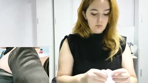 Snapshot of bella_ary chatting on 02.10.26 Ary rock online show from 02.10.26