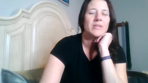 Snapshot of bella_bella17 chatting on 03.01.25 Bella online show from 03.01.25