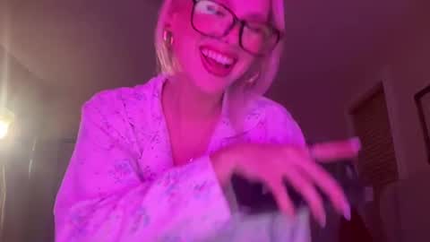 Snapshot of bella_christian chatting on 02.11.25 Bella Baby online show from 02.11.25