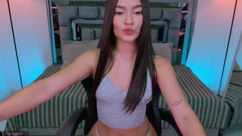 Snapshot of bella_clark2 chatting on 04.29.26 Bella online show from 04.29.26