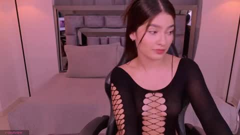 Snapshot of bella_clark2 chatting on 05.14.26 Bella online show from 05.14.26