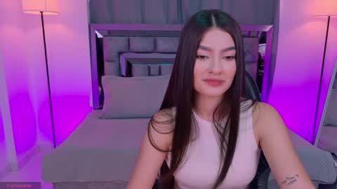 Snapshot of bella_clark2 chatting on 05.15.26 Bella online show from 05.15.26