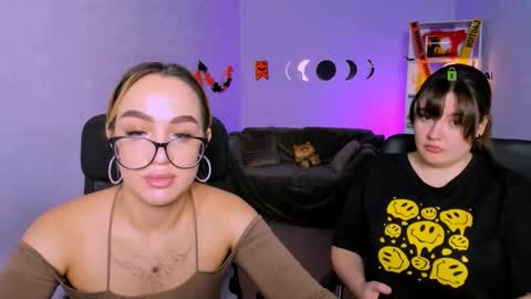 Snapshot of bella_cute12 chatting on 11.03.25 Bella online show from 11.03.25