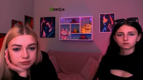 Snapshot of bella_dorn chatting on 06.17.26 Bella online show from 06.17.26