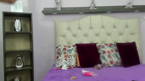 Snapshot of bella_ebony19 chatting on 06.23.26 bella_ebony19 online show from 06.23.26