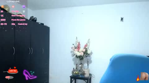 Snapshot of bella_ghisell chatting on 04.12.26 Bella online show from 04.12.26