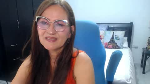 Snapshot of bella_ghisell chatting on 05.22.26 Bella online show from 05.22.26