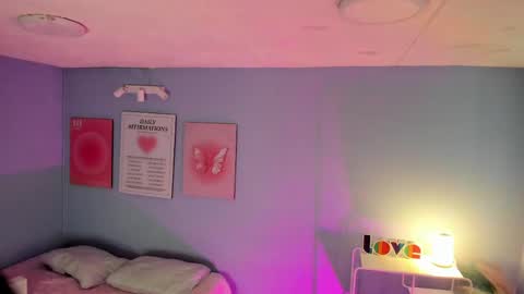  Bella  online show from 04.16.26