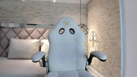  BELLA  online show from 03.04.26