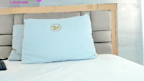 Snapshot of bella_novoa chatting on 06.19.26 BELLA online show from 06.19.26