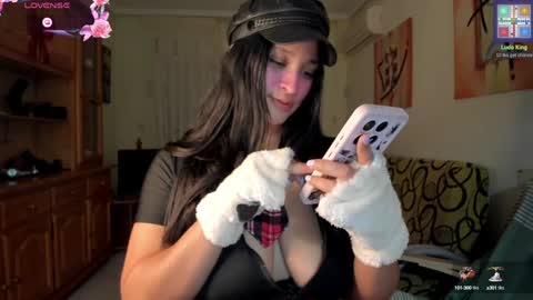 Snapshot of bella_pocahontas3 chatting on 12.21.24 bella_pocahontas3 online show from 12.21.24