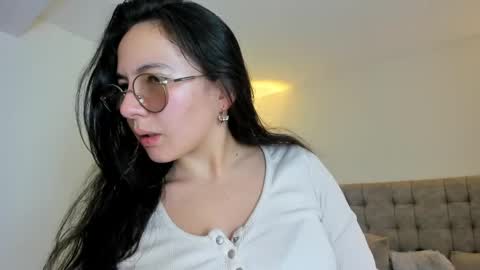 Snapshot of bella_sumers chatting on 05.30.26 Bella online show from 05.30.26