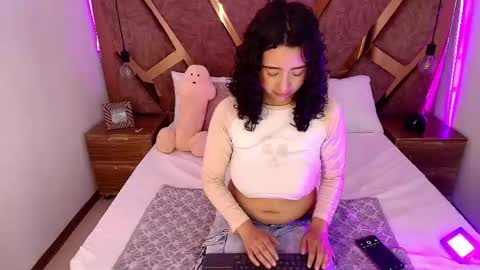 Snapshot of bella_swwan_ chatting on 05.24.26 Bella Swwan online show from 05.24.26