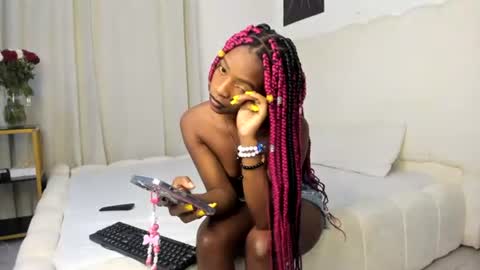 Snapshot of bella_thequeen chatting on 06.26.26 Bella sweetpea online show from 06.26.26
