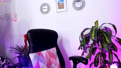 Snapshot of bella_thorne3 chatting on 02.05.25 Bella online show from 02.05.25