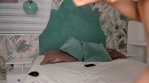 Snapshot of bellaa_becca chatting on 12.14.24 Bella Becca online show from 12.14.24