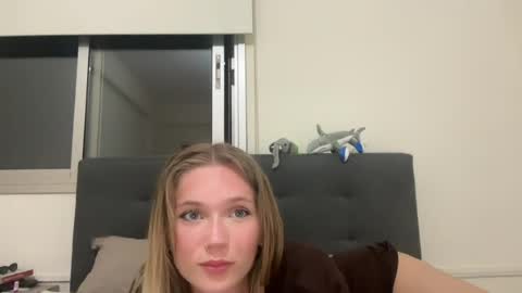 Snapshot of bellabloomx chatting on 05.26.26 Bella Bloom online show from 05.26.26