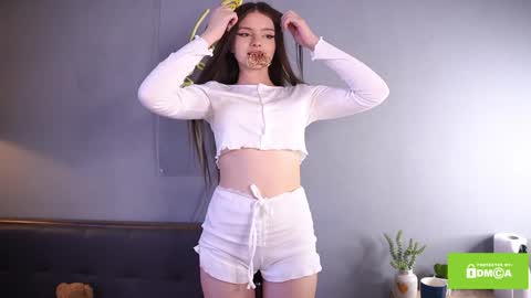 Snapshot of bellacle chatting on 01.30.25 Bella I took a vacation and Ill be back on December 18th So dont lose me To keep in touch I have a TG - you can find below online show from 01.30.25