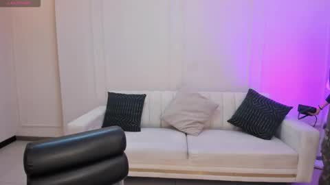 Snapshot of bellaconnor_ chatting on 02.10.26 Bella online show from 02.10.26